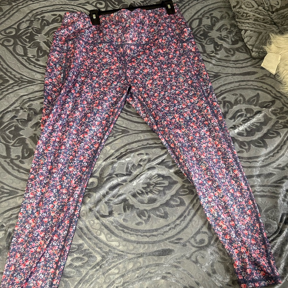 Adrienne Vittadini Sport Floral Navy Leggings with Pink & Coral Blossoms